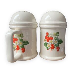 Vintage 80's Strawberries Salt and Pepper Shakers Cottagecore‎ Ceramic Handmade